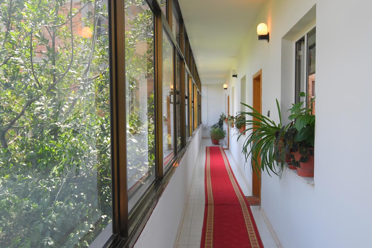 Hotel Haxhiu Tirana Eksteriør billede